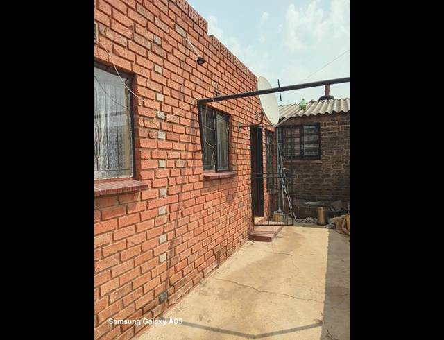 2 BEDROOM PROPERTY TO RENT IN MEADOWLANDS ZONE 2